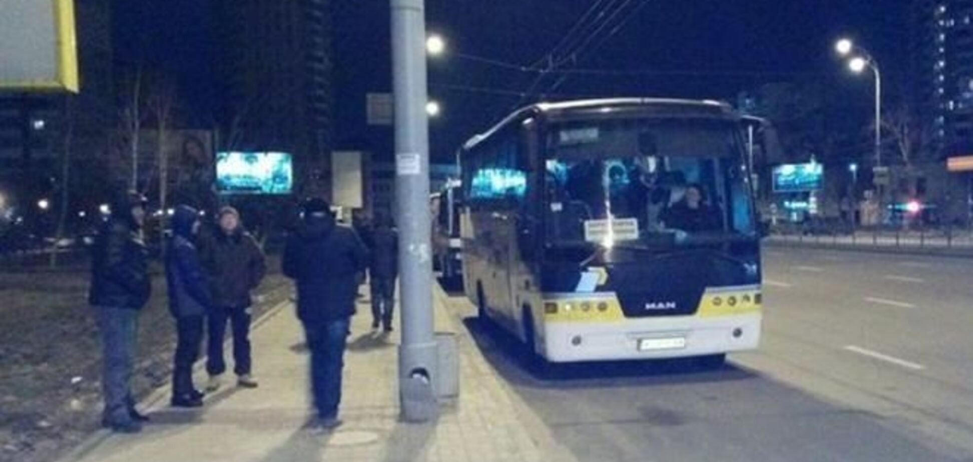 Активісти помітили під ЦВК 26 автобусів з молодчиками