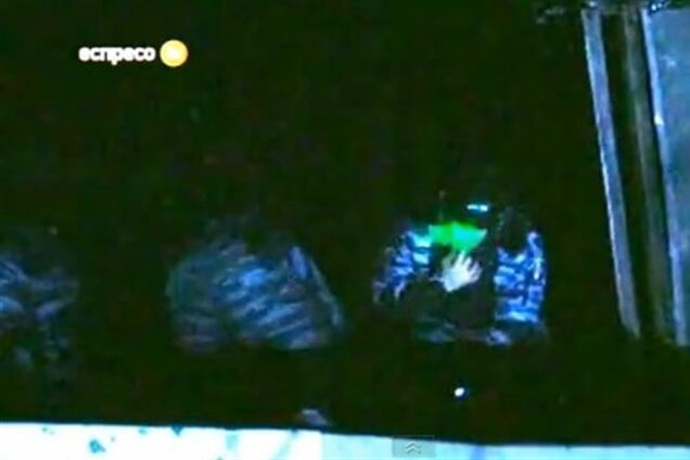 В сети появилось видео, как пять беркутовцев избивают двоих протестующих