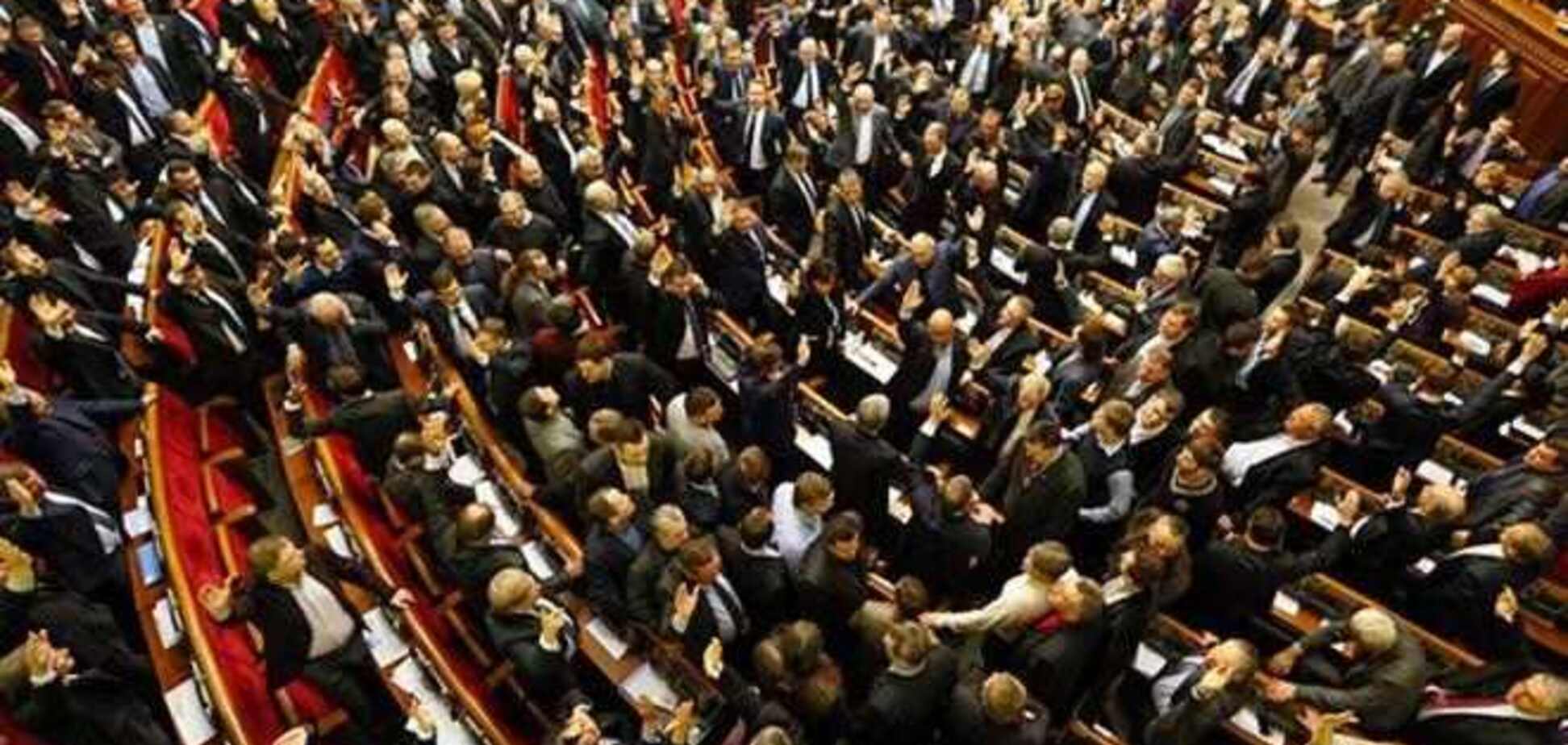 Меджлис требует отменить законы 16 января