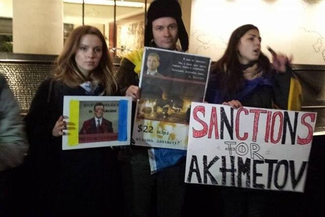 В Лондоне украинцы пикетировали квартиру Ахметова