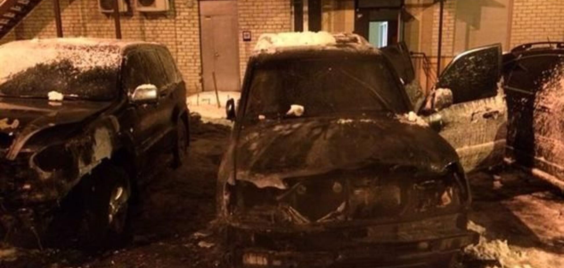В Харькове сожгли Lexus оппозиционного депутата