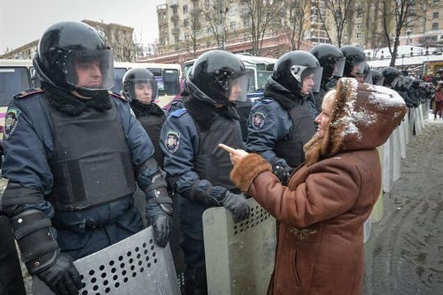 Матери служащих ВВ придут на Грушевского за своими сыновьями