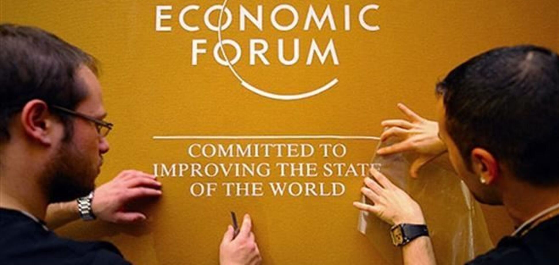 Азаров вылетит в Давос после заседания правительства 22 января