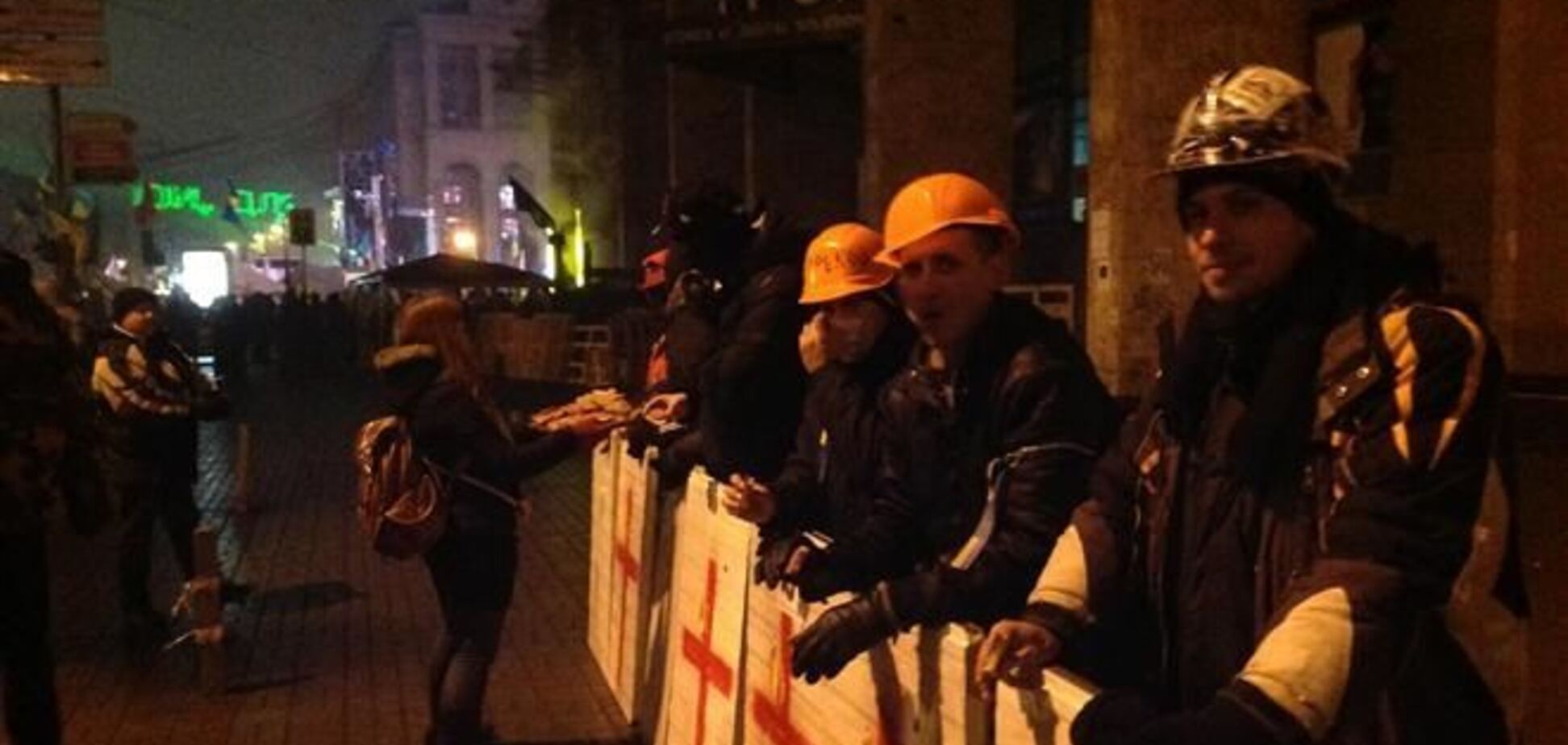 На Грушевского радикалы готовят 'коктейли Молотова'