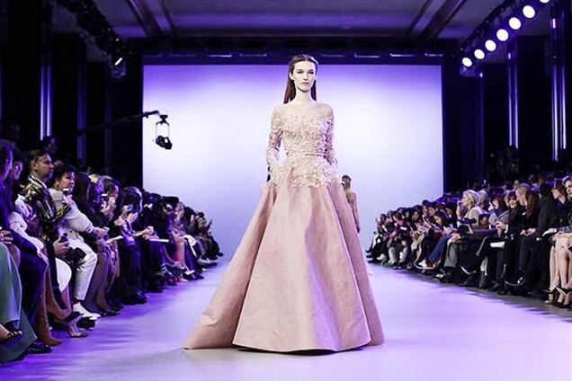 Elie Saab показал в Париже новую коллекцию роскошных платьев