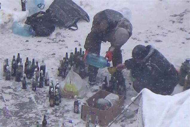 В палаточном городке Евромайдана готовят 'коктейли Молотова' - МВД