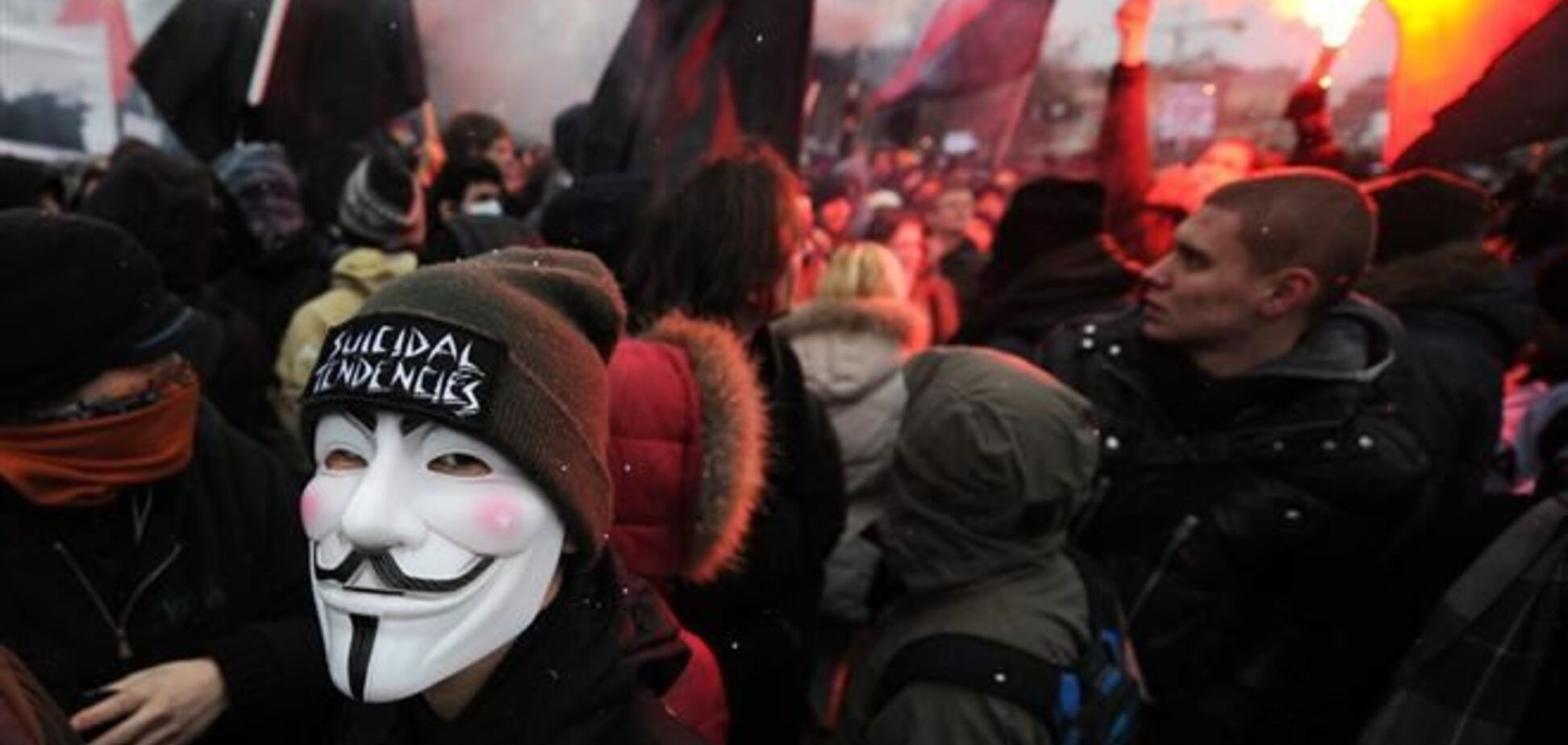 За маску на масових акціях в Канаді садять на 10 років