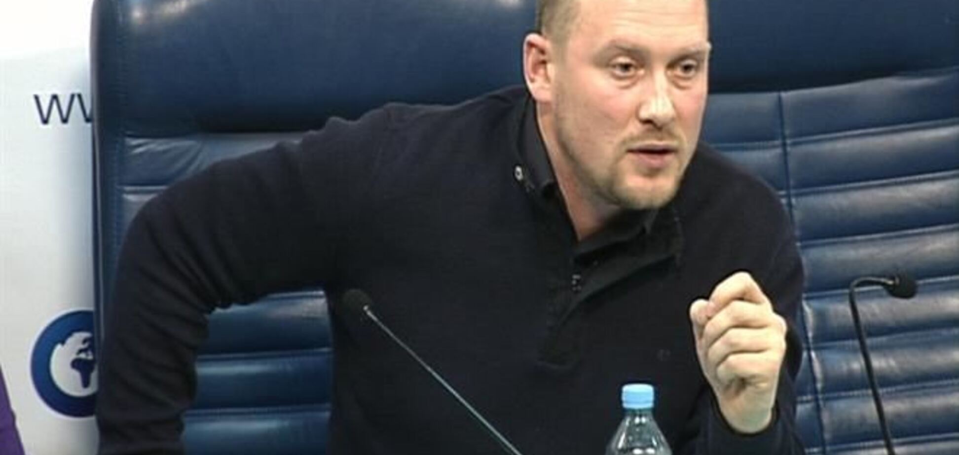 Оппозиционер написал заявление на получение оружия