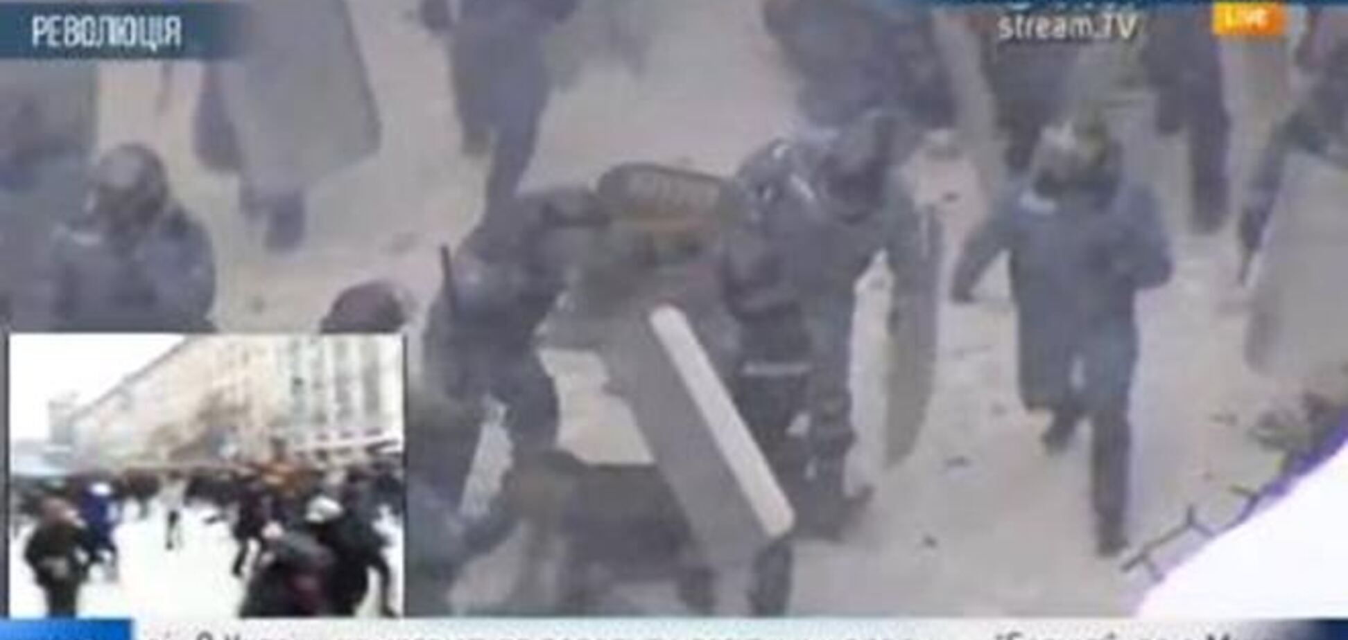 Беркутовцы раздевают и жестоко избивают протестующих