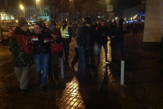 Автомайдан ликвидировал базу 'титушек'