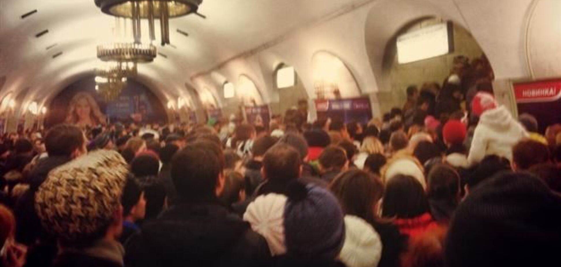 Станції метро 'Майдан Незалежності' і 'Печерська' закрили - ЗМІ