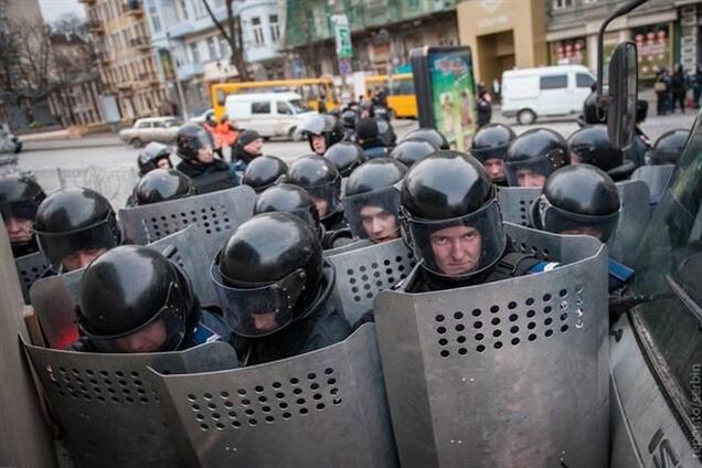 СБУ заборонила в'їзд в країну двом іноземцям через підтримку протестуючих
