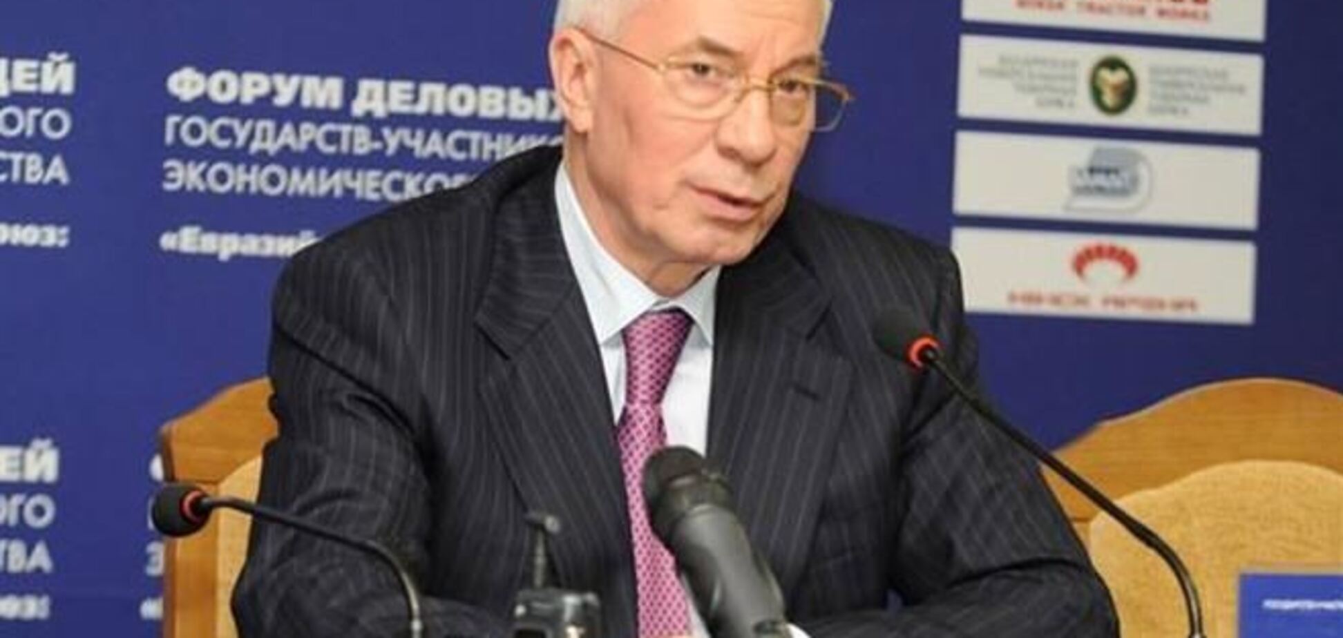 Азаров заявил, что Украина не откажется от сланцевого газа