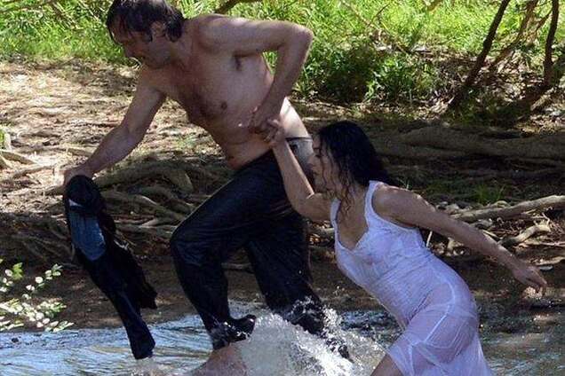 Моника Беллуччи на съемках фильма: голая и мокрая