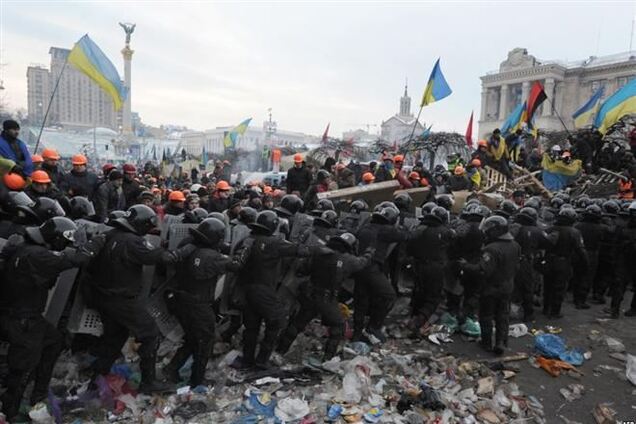 Один из протестующих погиб от пули снайпера - медики
