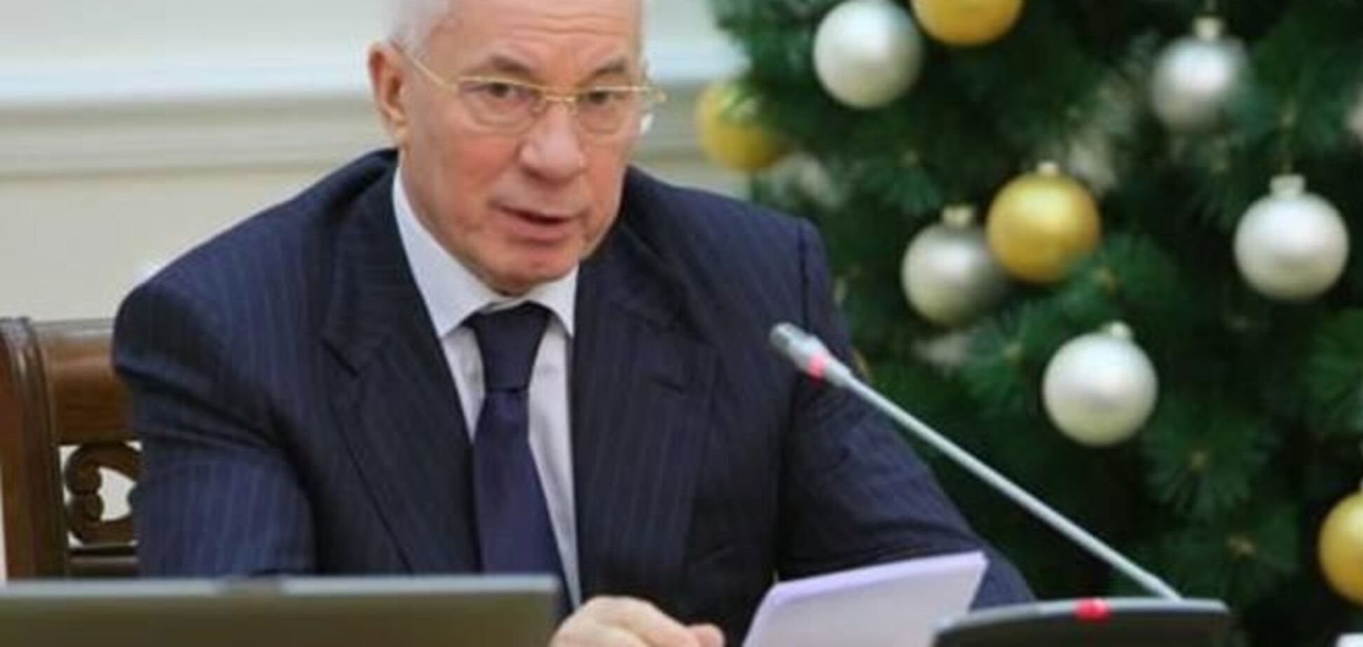 Азаров пообещал финансово отблагодарить силовиков