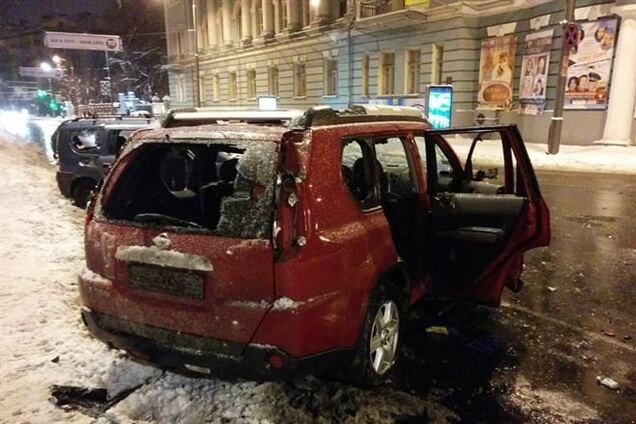 'Беркут' разбил машины автомайдановцев в центре Киева