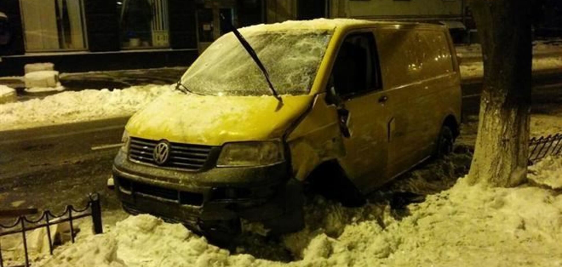 На Институтской неизвестные взорвали автомобиль