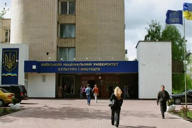 Поплавский отправил студентов 'сидеть дома'