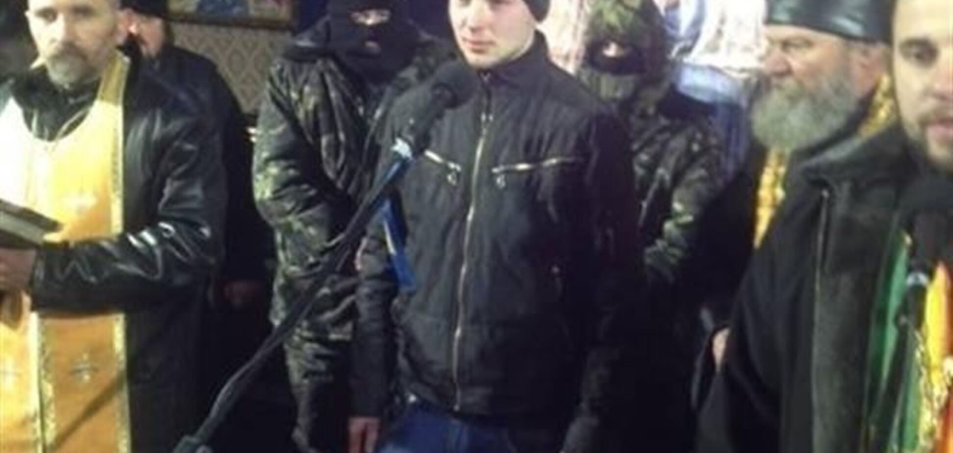 На Евромайдане молодчику-хулигану устроили публичную исповедь