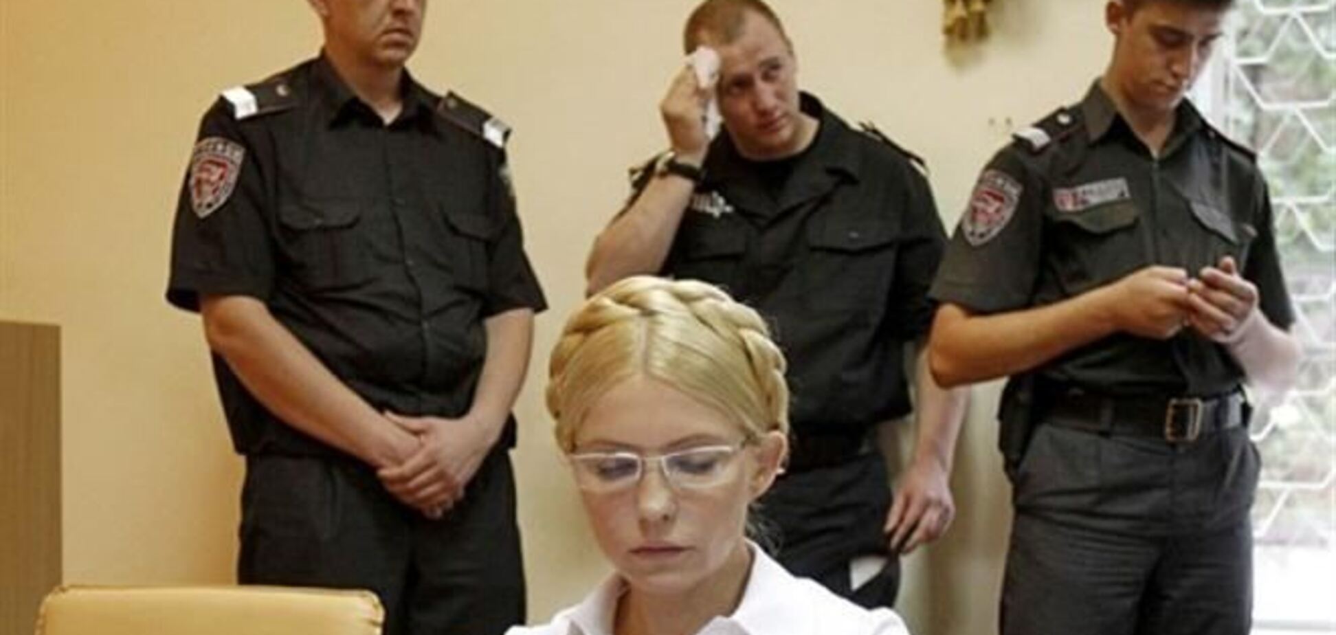 Тимошенко вимагає доставити її до суду на засідання у справі ЄЕСУ
