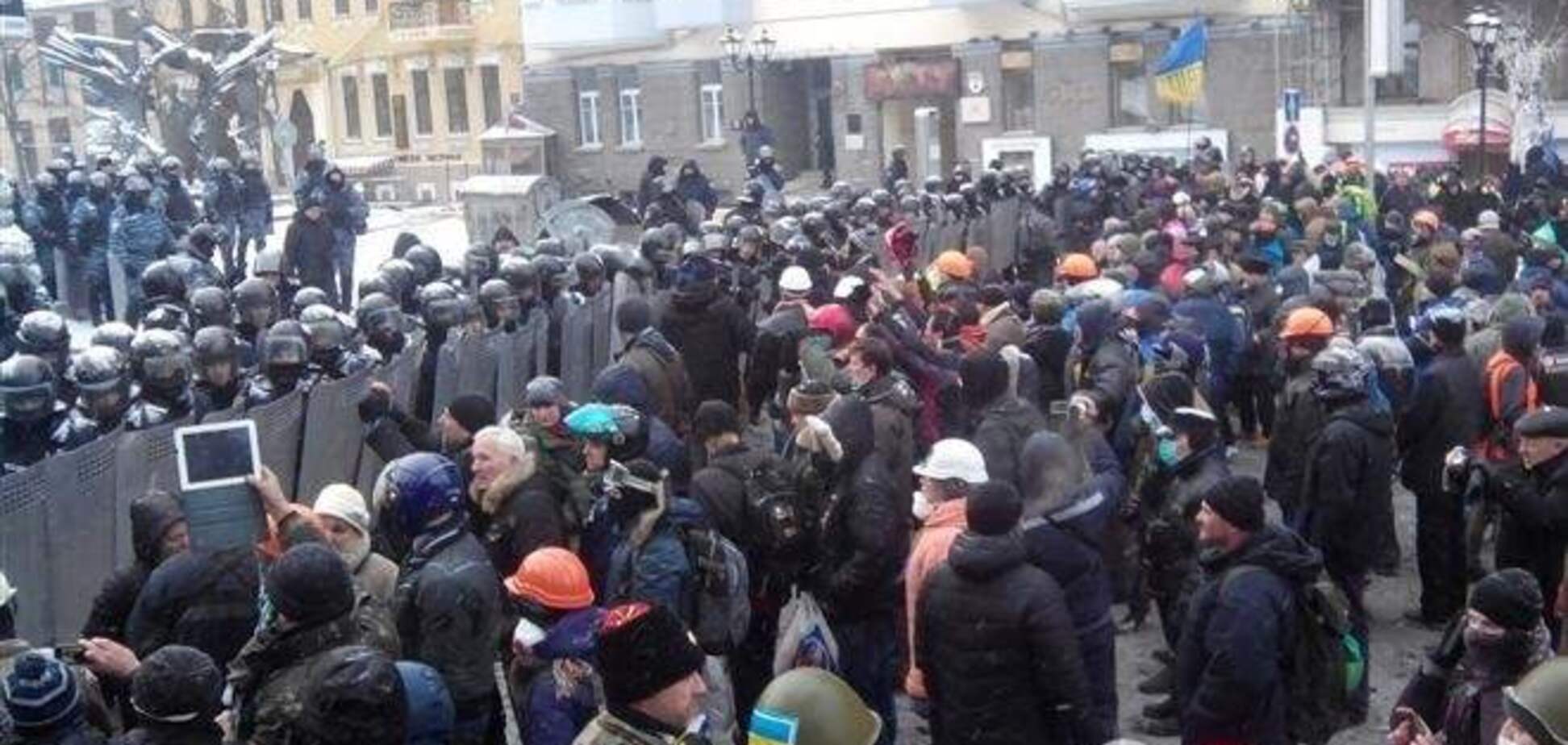 20 осіб побили у центрі Києва двох даішників кийками
