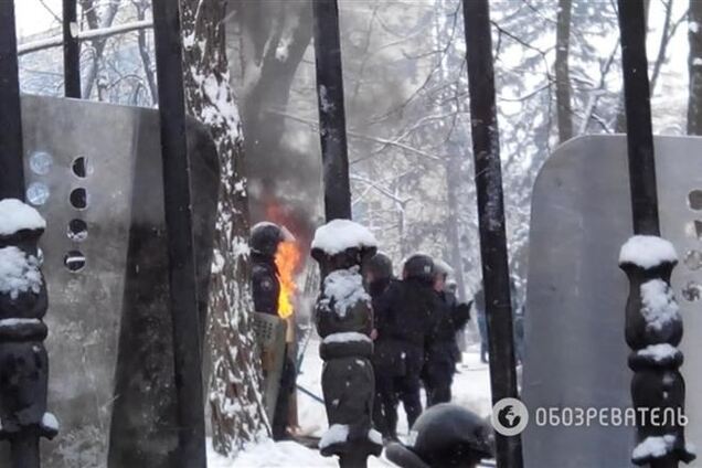Полтысячи протестующих на Грушевского продолжают жечь покрышки