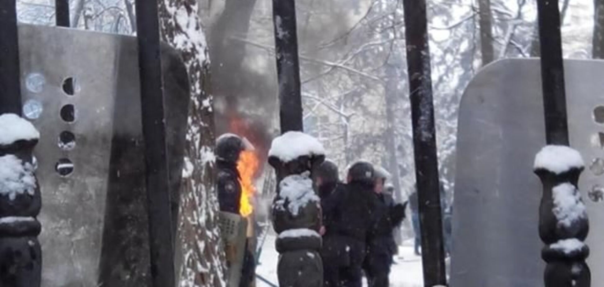 Півтисячі протестуючих на Грушевського продовжують палити покришки