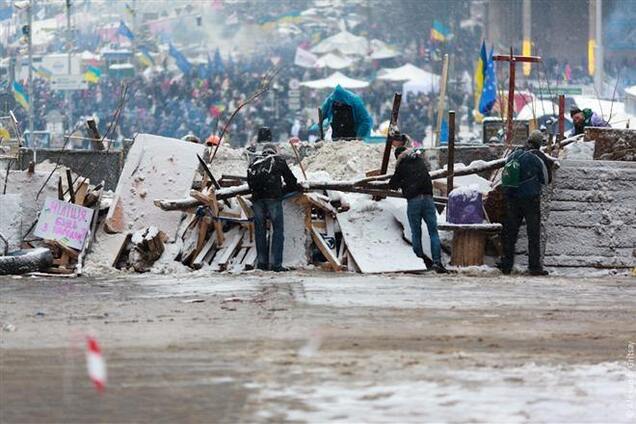 Силовики пытались прорваться к баррикадам, но безуспешно
