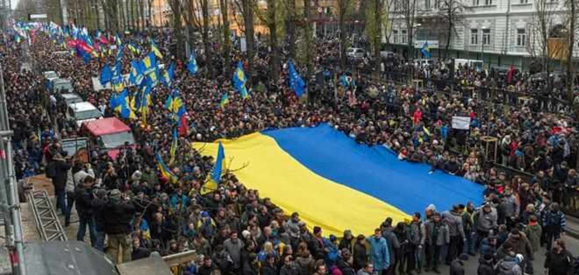 Экономист: чтобы жить лучше, нужно не 'майданить', а работать