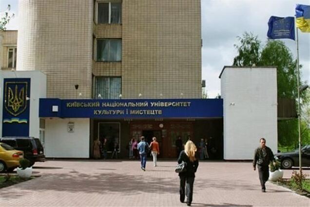 Университет Поплавского отрицает, что студентов распустили на каникулы