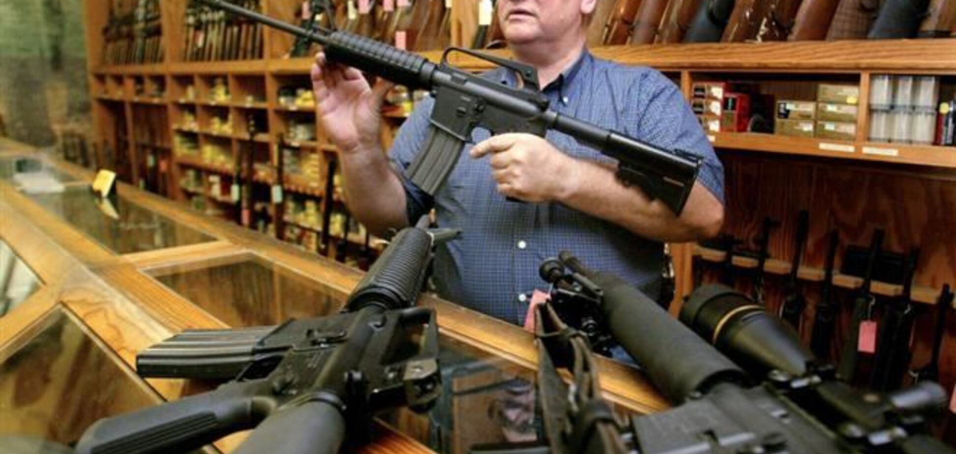 У Києві збройові магазини тимчасово не продають зброю
