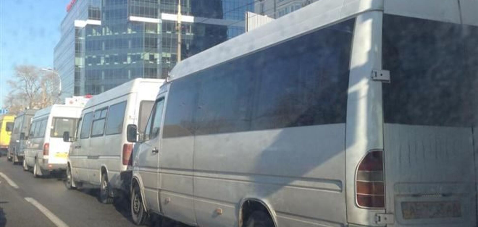 У Київ масово прибувають міліцейські автобуси
