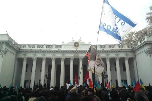 Одесский горсовет просит Януковича навести порядок: Евромайдан – зло и насилие