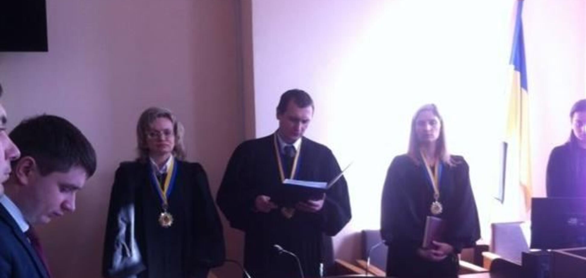 Двоих 'узников Банковой' амнистировали