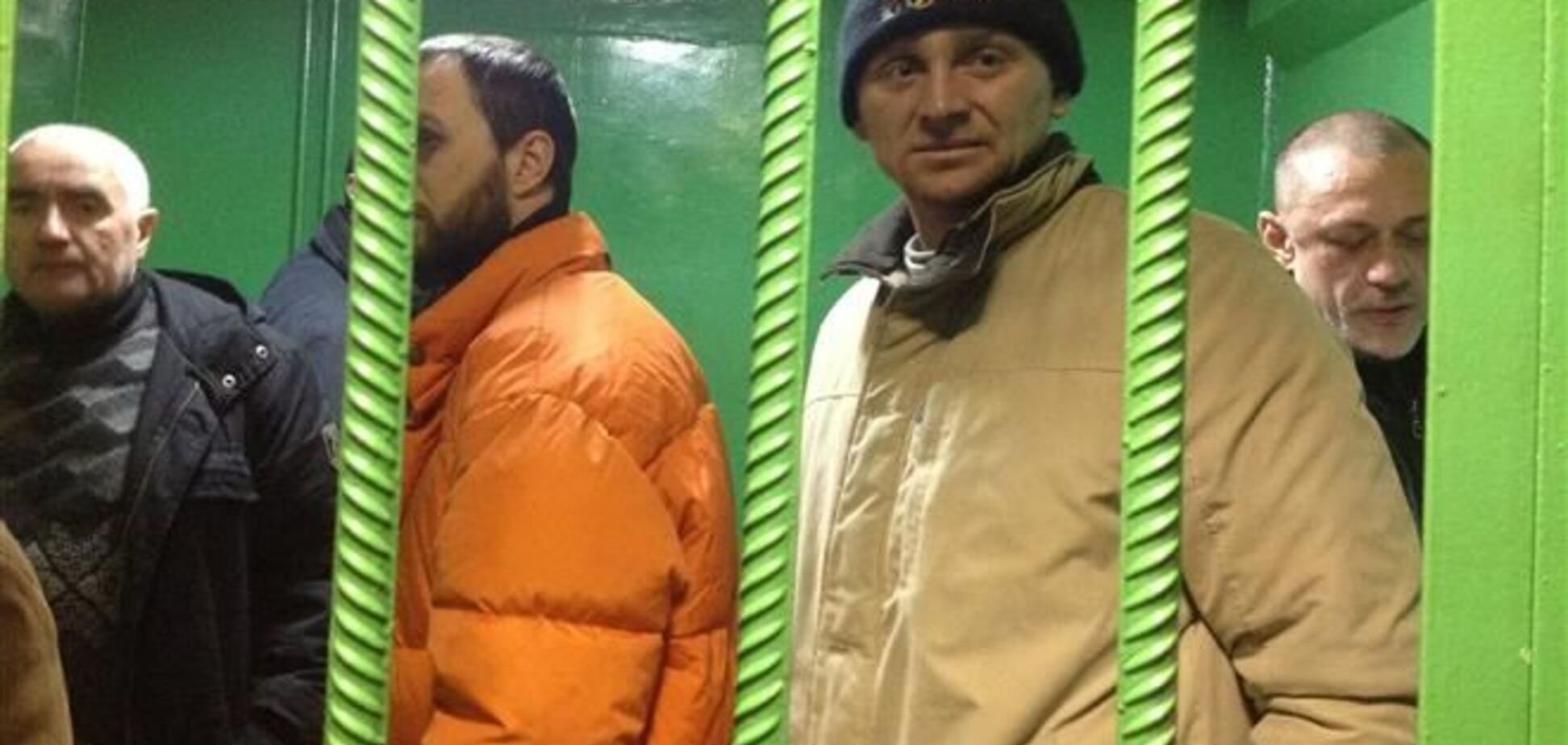 Суд арестовал 12 активистов с Грушевского