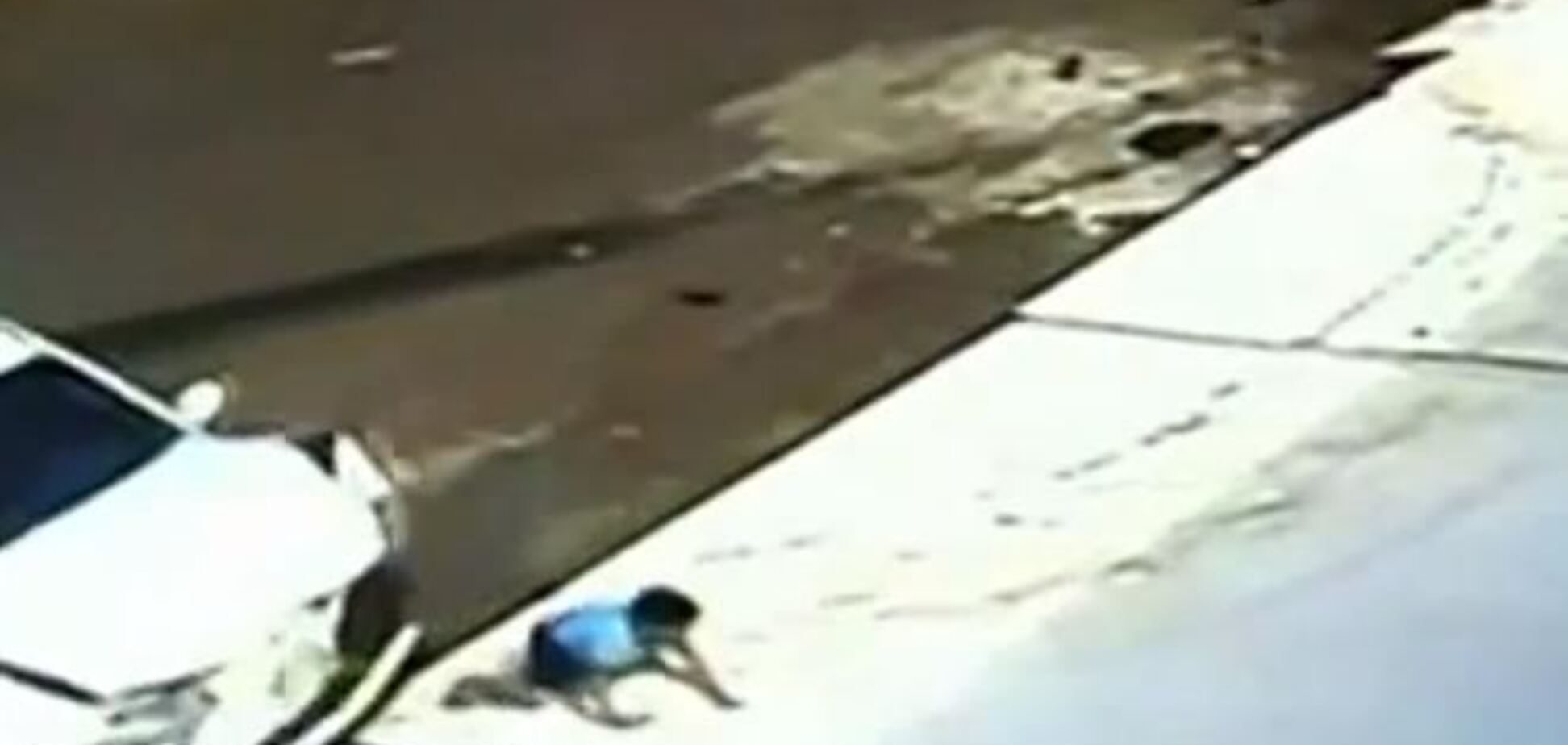 Ребенок выжил после того, как его сбила машина