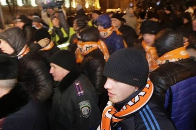 Сторонники власти не дали евромайдановцам 'нарушить донецкую мораль'