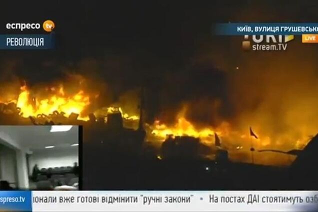 На Грушевського зібралося близько трьох тисяч демонстрантів