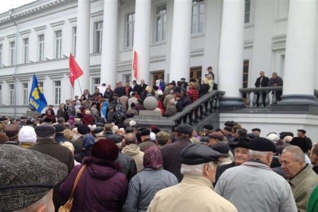 Жители Полтавы заняли местную ОГА