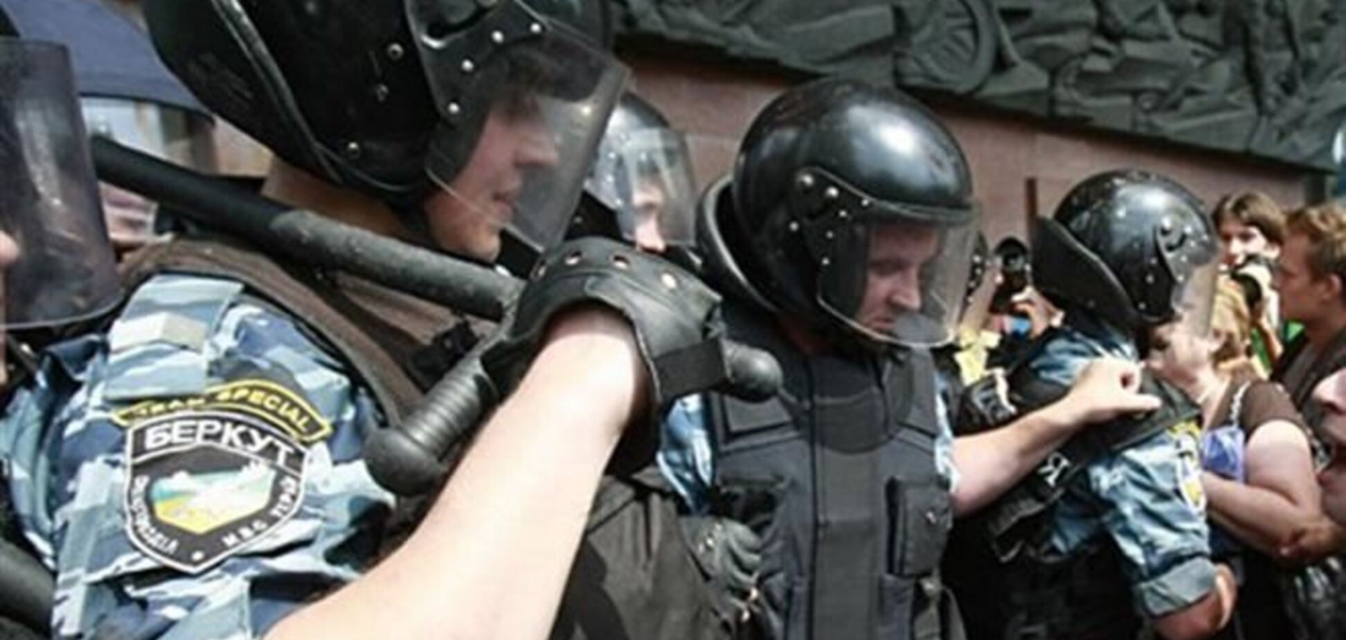 'Украинский дом' в Киеве заняли около двух тысяч бойцов ВВ