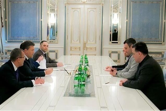 У Януковича проходит встреча представителей власти и оппозиции