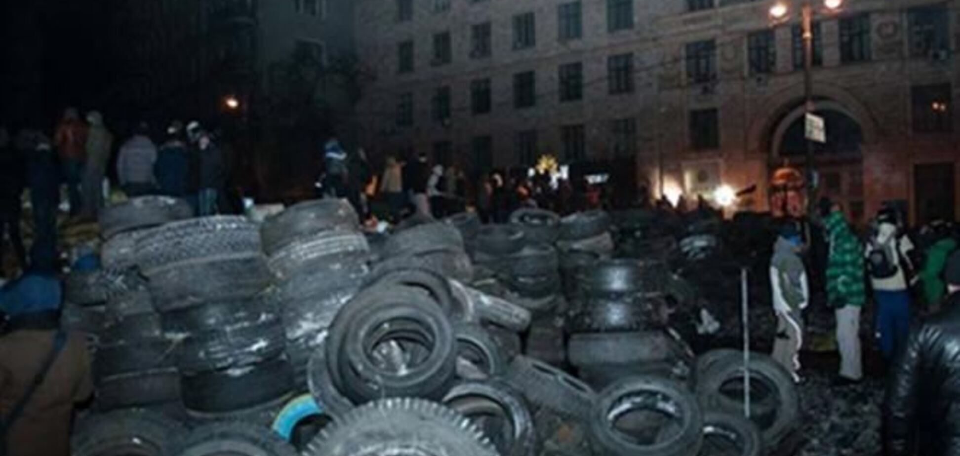 Міліція затримує активістів за перевезення шин