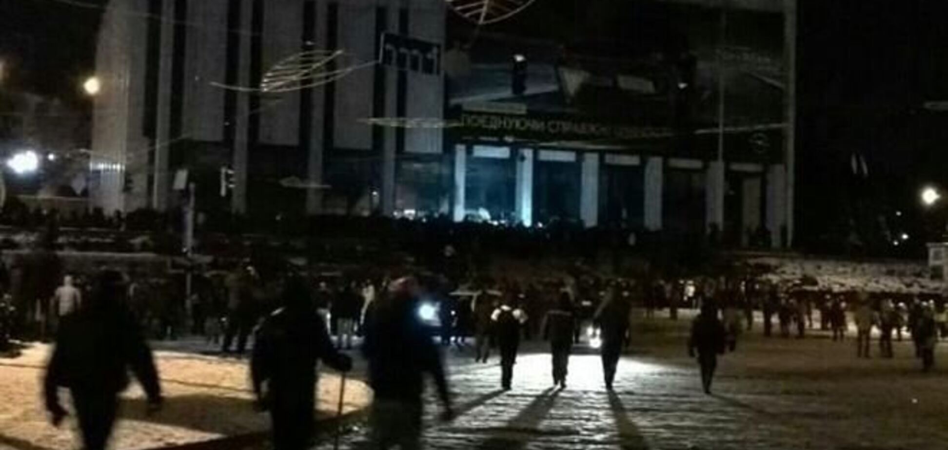 Нардеп Парубий ранен во время штурма 'Украинского дома'