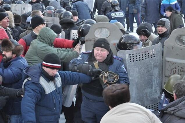 'Беркут' разогнал митинг под Запорожской ОГА