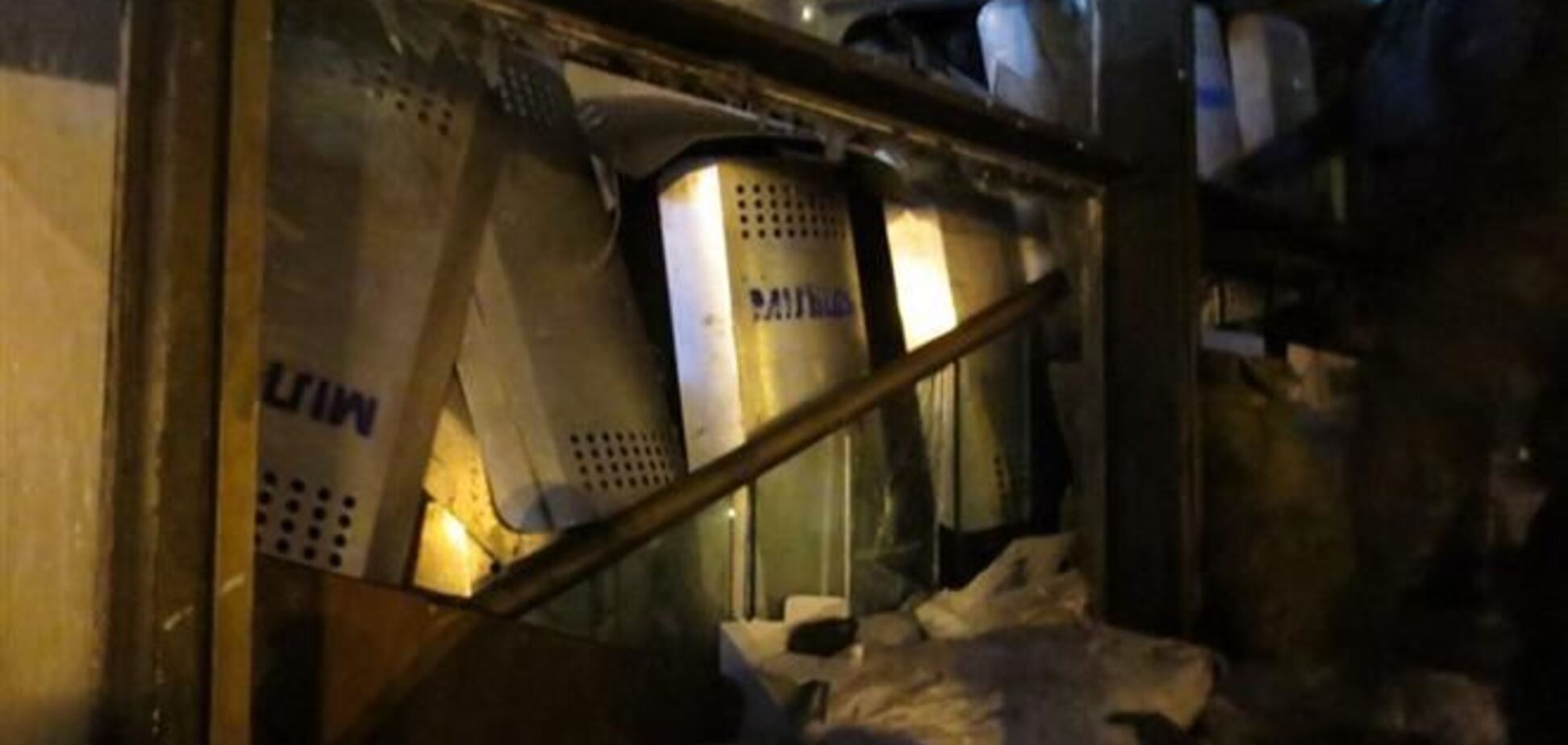 Из 'Украинского дома' начали выходить бойцы ВВ