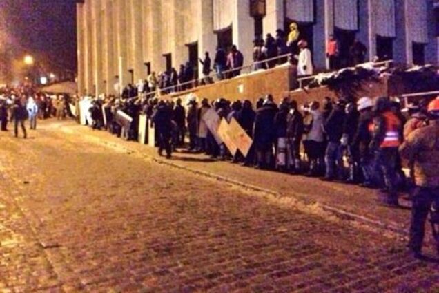 Активисты заняли 'Украинский дом' и выставляют охрану - нардеп