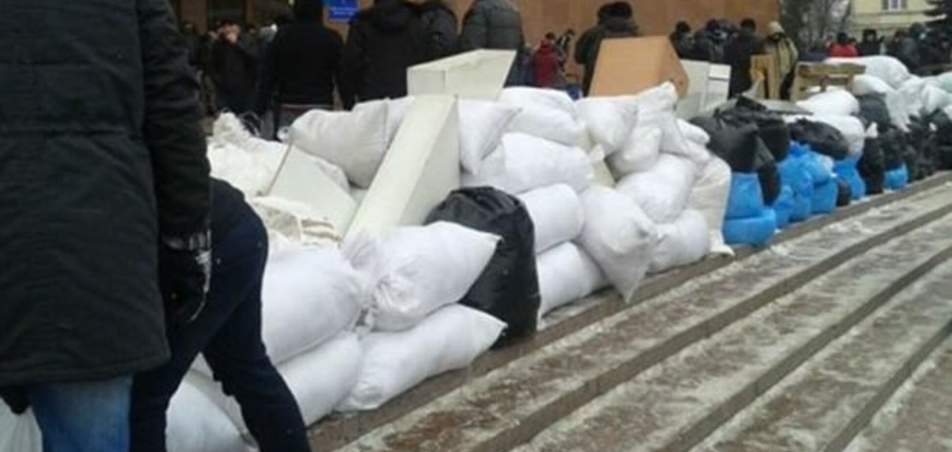 В Сумах Евромайдан баррикадирует ОГА