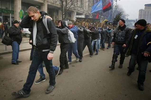 Днепропетровская милиция назвала 'титушек' добровольными помощниками