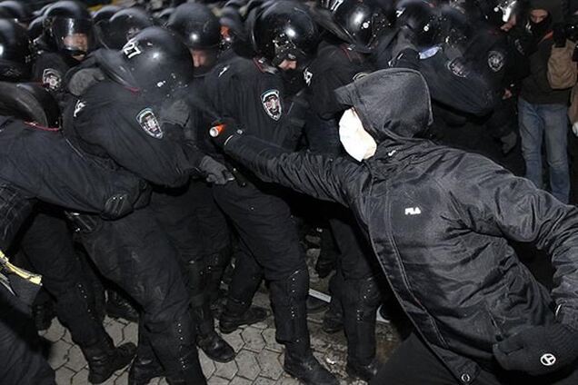 Американский эксперт: Украина стоит на грани хаоса и раскола